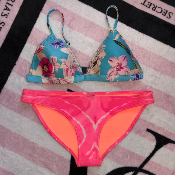 triangl swimwear Other - Triangl Floral Bikini